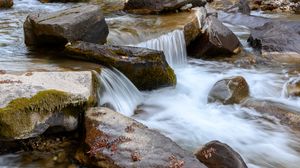 Превью обои ручей, камни, вода, листья, осень