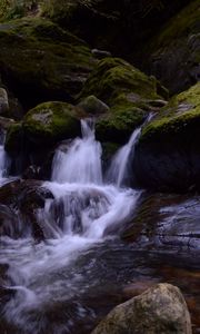 Превью обои ручей, камни, водопад, мох, природа