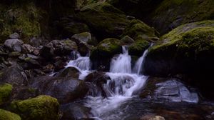 Превью обои ручей, камни, водопад, мох, природа