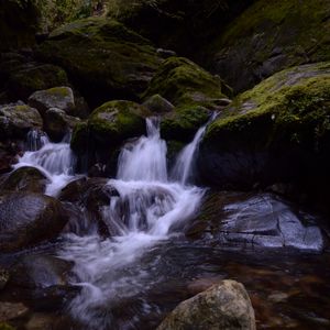 Превью обои ручей, камни, водопад, мох, природа