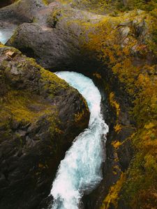 Превью обои ручей, скалы, мох, вода