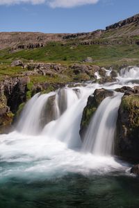 Превью обои ручей, водопад, камни, трава, брызги, склон, природа