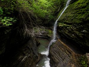 Превью обои ручей, водопад, скалы, каменный, деревья, лес