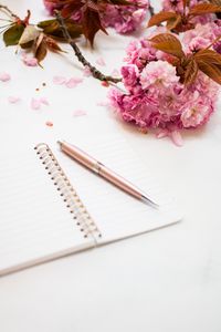 Превью обои ручка, блокнот, цветы, белый, эстетика