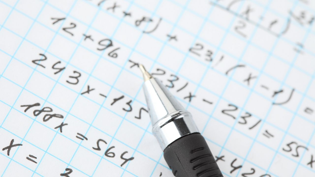 Обои ручка, тетрадь, клеточка, формулы, учёба