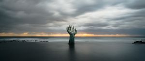 Превью обои рука, берег, песок, облака, мокрый
