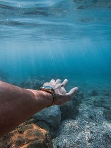 Превью обои рука, часы, подводный, вода, кораллы