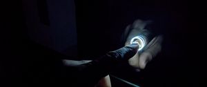 Превью обои рука, касание, отражение, свет, темный
