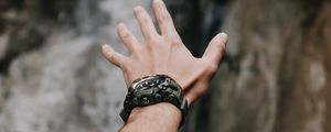 Превью обои рука, пальцы, наручные часы, водопад