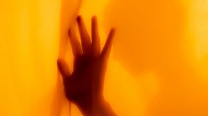 Превью обои рука, пальцы, ткань, оранжевый