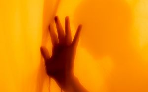 Превью обои рука, пальцы, ткань, оранжевый