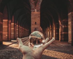 Превью обои рука, шар, отражение, форма