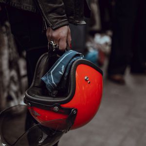 Превью обои рука, шлем, мотоциклист, девушка