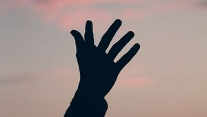 Превью обои рука, силуэт, небо, ночь, взмах