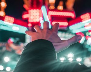 Превью обои рука, свет, огни, неон, блики