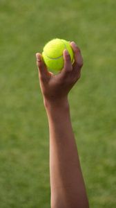 Превью обои рука, теннисный мячик, мячик, теннис, спорт