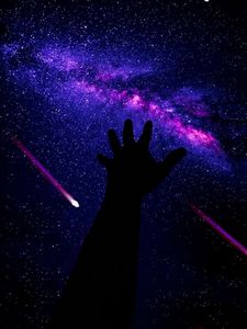 Превью обои рука, звездное небо, темный, метеориты, космос