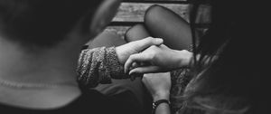 Превью обои руки, касание, любовь, нежность, чб