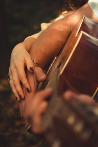 Превью обои руки, касание, любовь, романтика, гитара