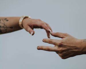 Превью обои руки, касание, нежность, любовь