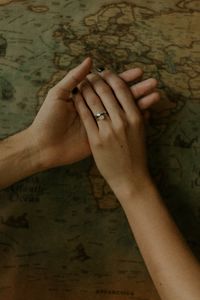 Превью обои руки, касание, нежность, карта, романтика