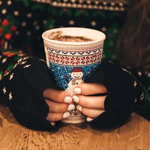 Превью обои руки, кофе, свитер, рождество