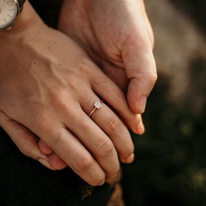 Превью обои руки, кольцо, нежность, романтика