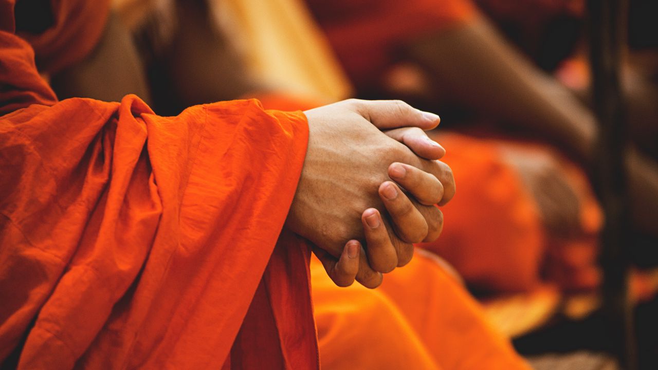 Обои руки, монах, буддист, буддизм
