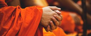 Превью обои руки, монах, буддист, буддизм