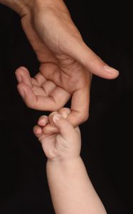 Превью обои руки, пальцы, касание, ребенок, родитель