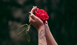 Превью обои руки, роза, татуировки