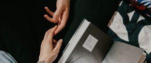 Превью обои руки, тату, книга