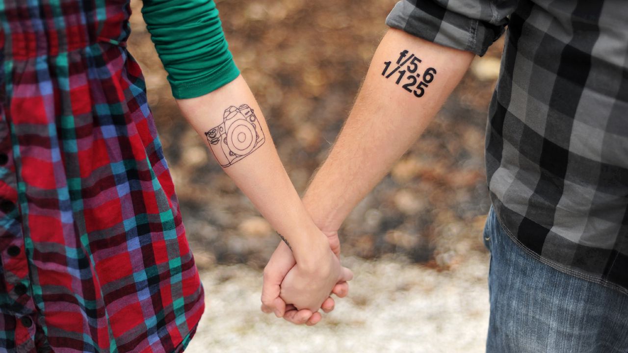 Обои руки, татуировки, пара, любовь, тату