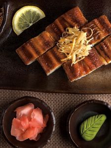 Превью обои рыба, соус, кунжут, японская кухня, лимон, сервировка