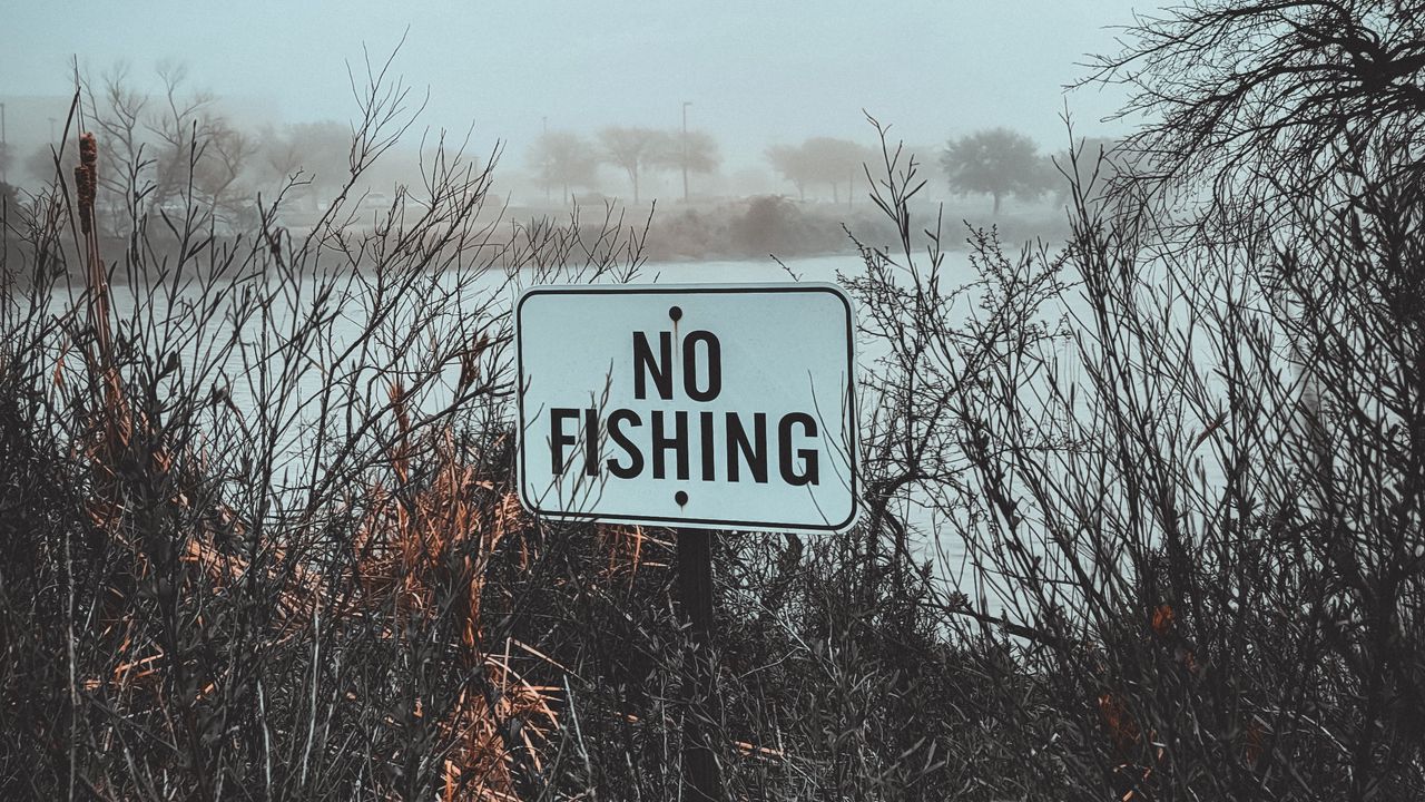 Обои рыбалка, предупреждение, надпись, слова