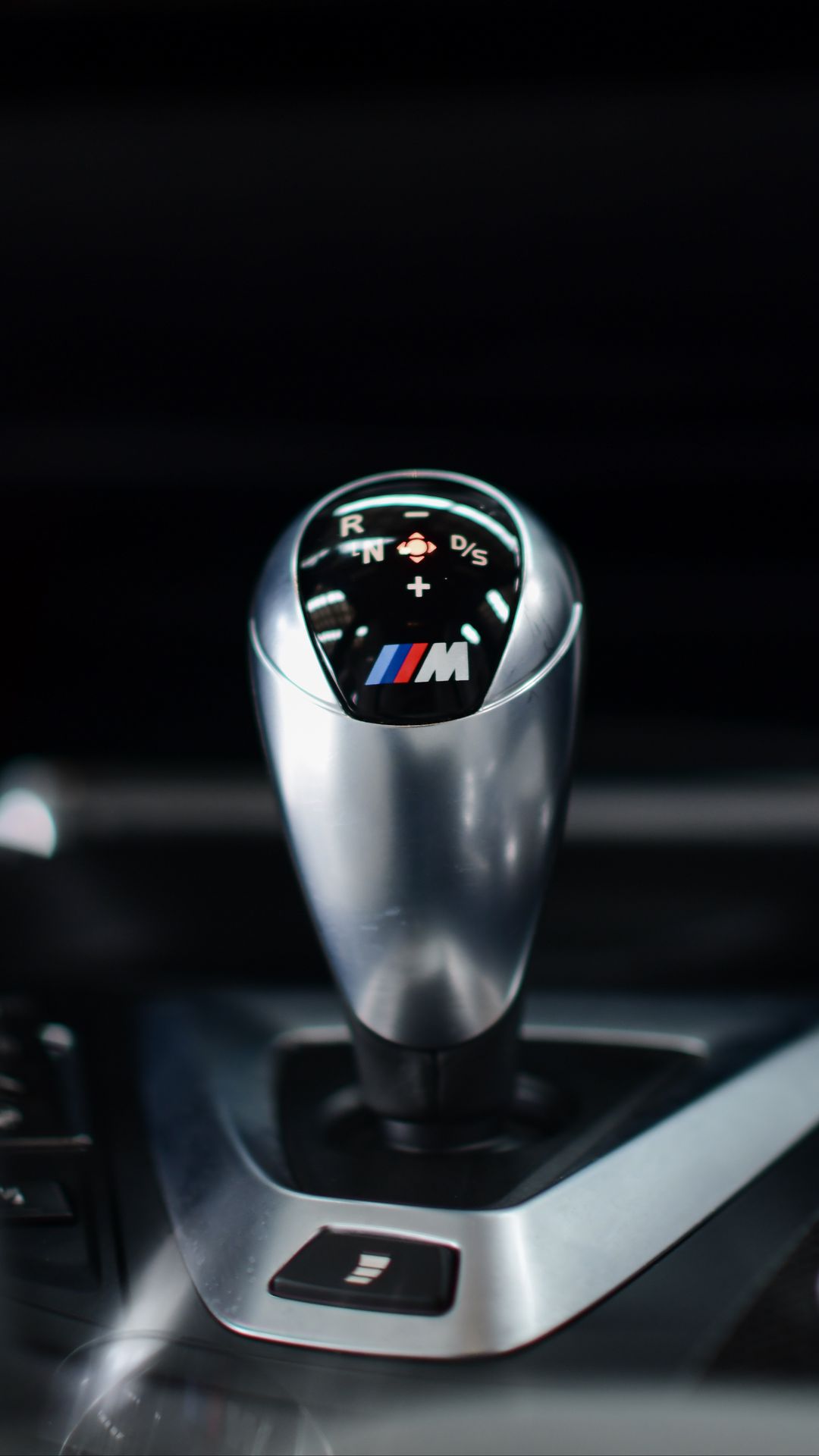 Скачать 1080x1920 рычаг, коробка передач, машина, панель управления, bmw  m3, bmw обои, картинки samsung galaxy s4, s5, note, sony xperia z, z1, z2,  z3, htc one, lenovo vibe