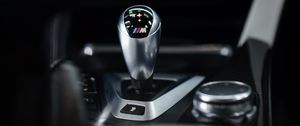 Превью обои рычаг, коробка передач, машина, панель управления, bmw m3, bmw