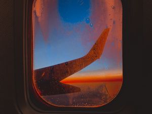 Превью обои самолет, иллюминатор, окно, стекло