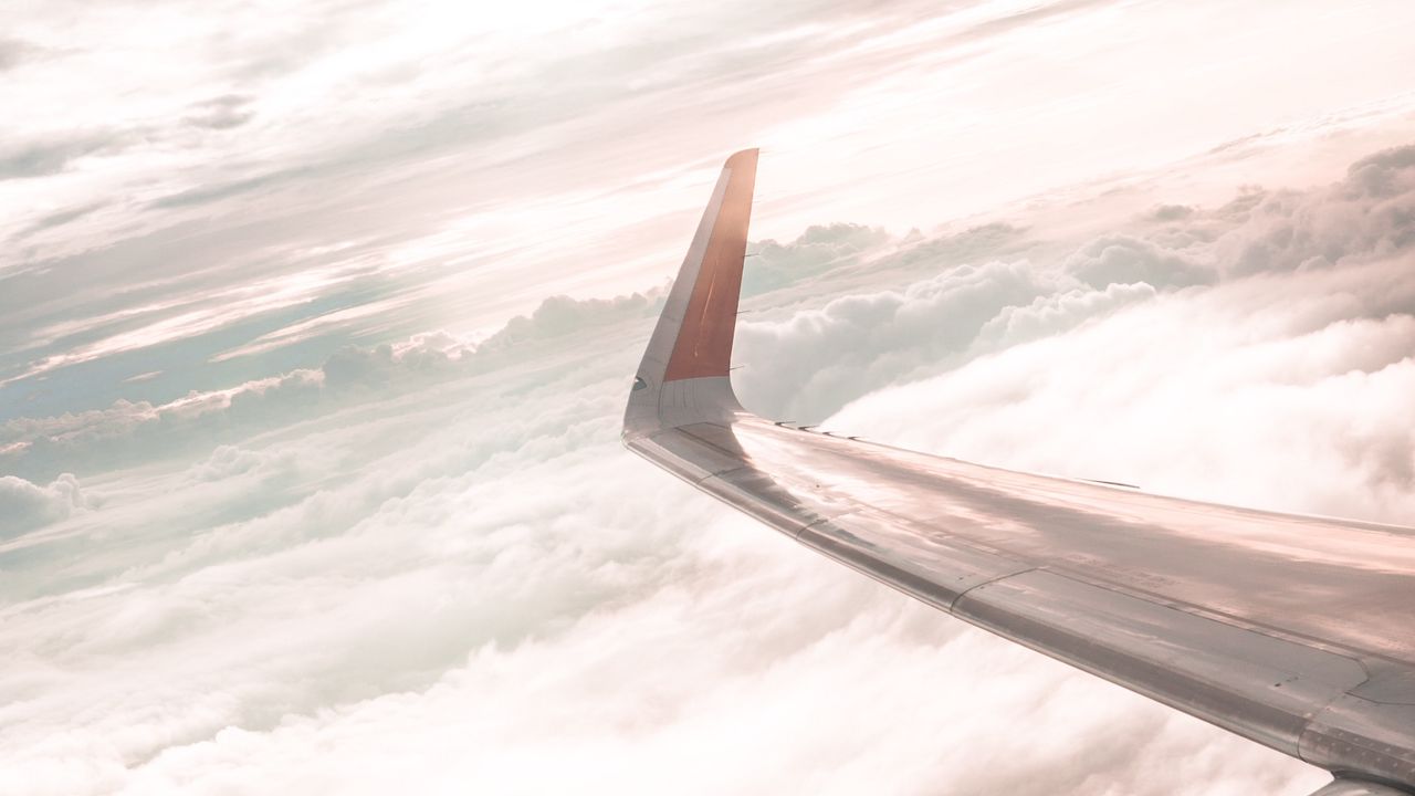 Обои самолет, крыло, облака, вид, обзор