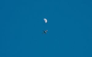 Превью обои самолет, луна, небо, полет