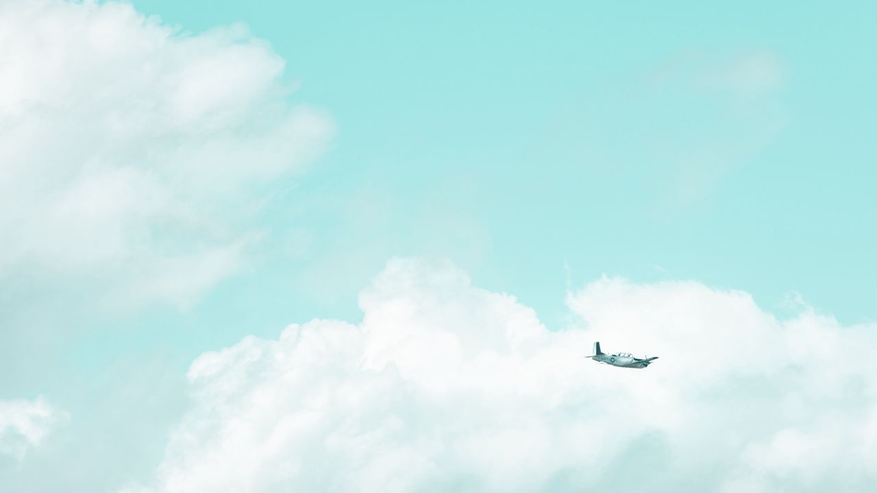 Обои самолет, небо, полет, минимализм, облака