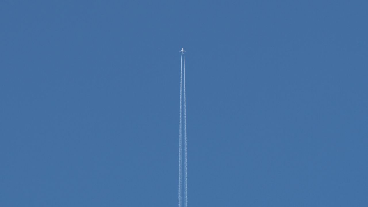 Обои самолет, небо, след