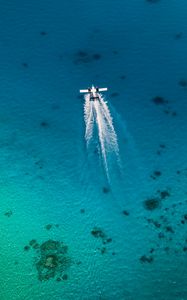 Превью обои самолет, след, море, вода, вид сверху