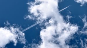 Превью обои самолет, след, небо, облака, голубой