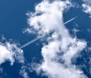 Превью обои самолет, след, небо, облака, голубой