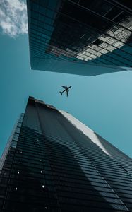 Превью обои самолет, вид снизу, здания, небоскребы, архитектура