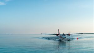 Превью обои самолет, вода, море, брызги