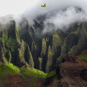 Превью обои самолет, водопад, скалы, туман, море, рельеф