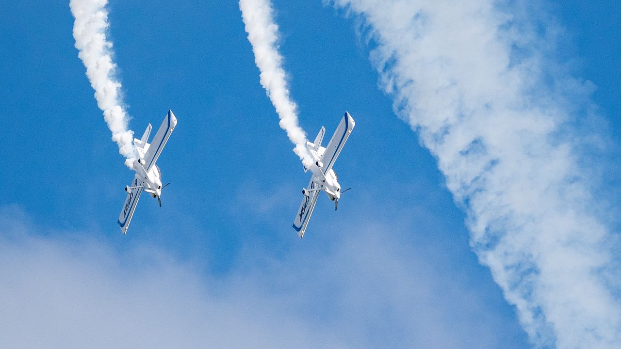 Обои самолеты, дым, небо, высший пилотаж, авиашоу