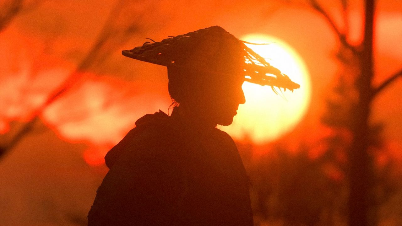 Обои самурай, катана, силуэт, закат, солнце, сумерки